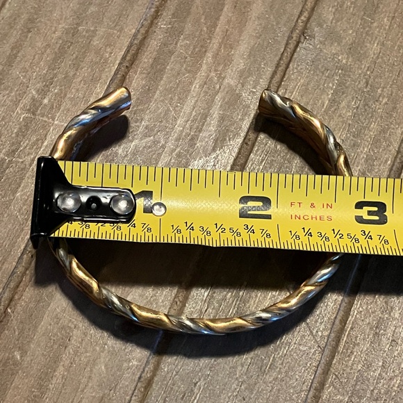 🌸Sergio Lub Cuff Bracelet - Picture 5 of 6